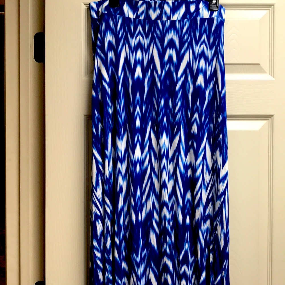 Only wore once size Medium color white and blue